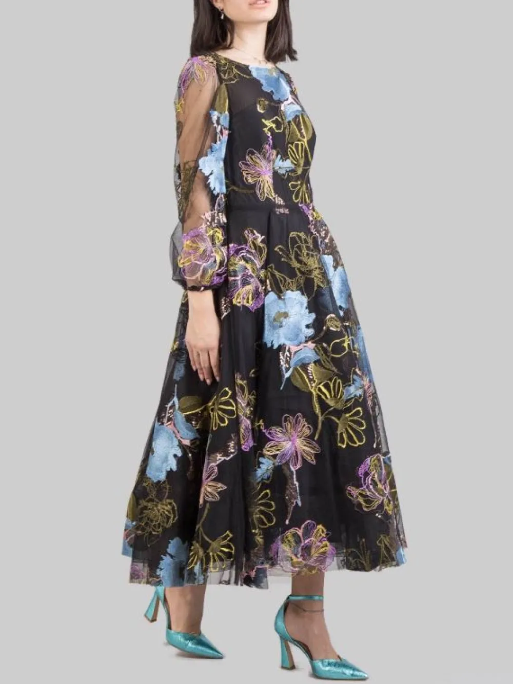 ABITO MIDI A FANTASIA SU FONDO CON FIORI RICAMATI E PAILLETTES | CARLA RUIZ Outlet