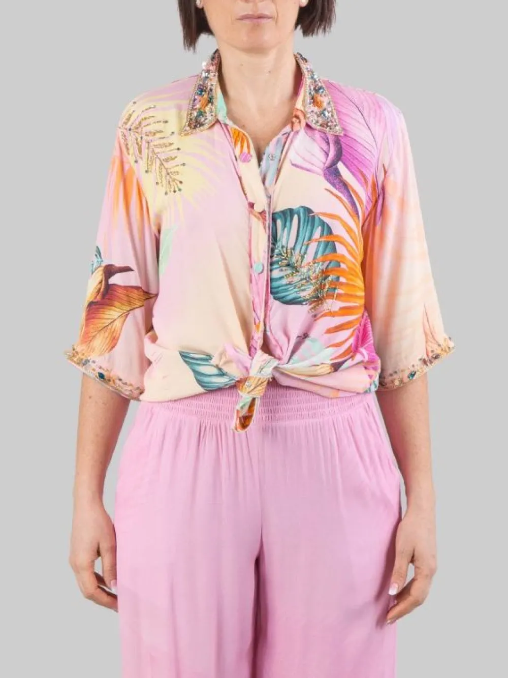 CAMICIA A FANTASIA IN MISTO SETA DECORATA CON PERLINE, STRASS E CRISTALLI COLORATI | MIRIAM STELLA Fashion
