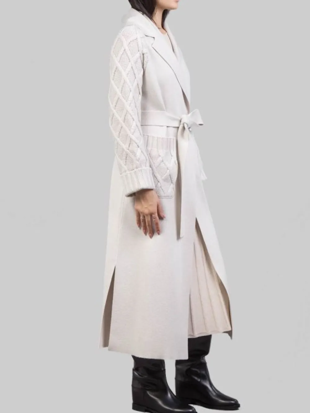 CAPPOTTO A VESTAGLIA CON INSERTI IN MAGLIA INTRECCIATA E CINTURA IN VITA | D.EXTERIOR New
