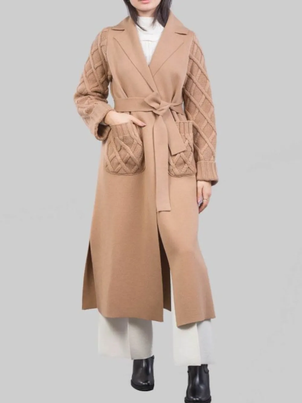 CAPPOTTO A VESTAGLIA CON INSERTI IN MAGLIA INTRECCIATA E CINTURA IN VITA | D.EXTERIOR Online