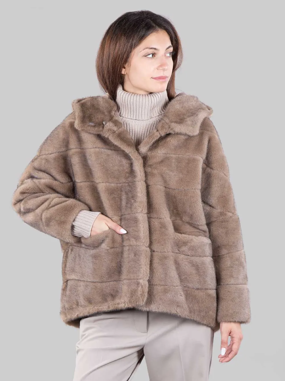 Ecopelliccia con cappuccio | BETTA CORRADI Outlet