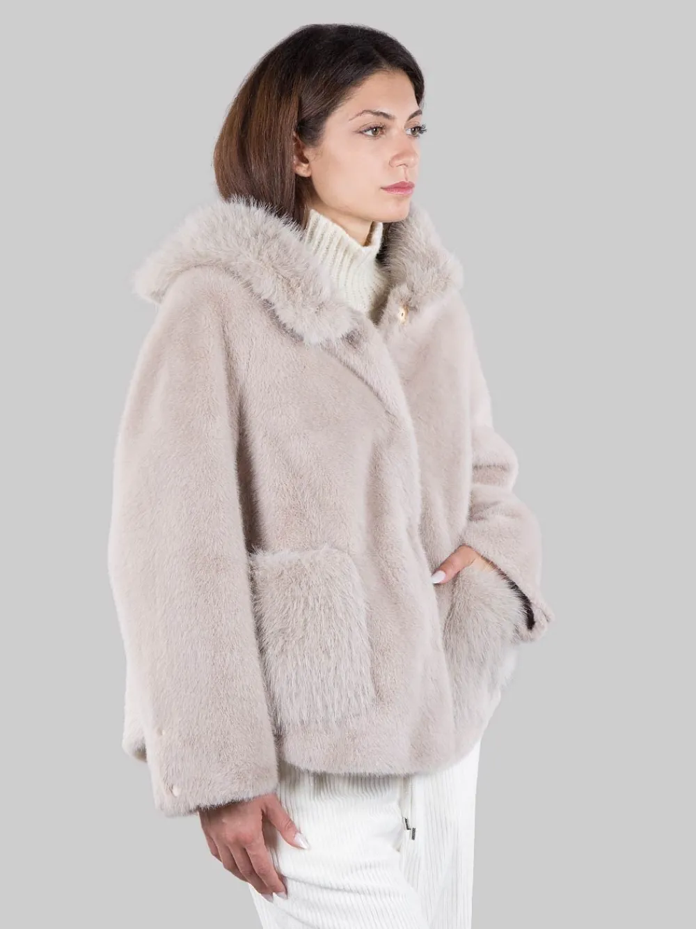 Ecopelliccia corta con cappuccio | VIOLANTI Discount