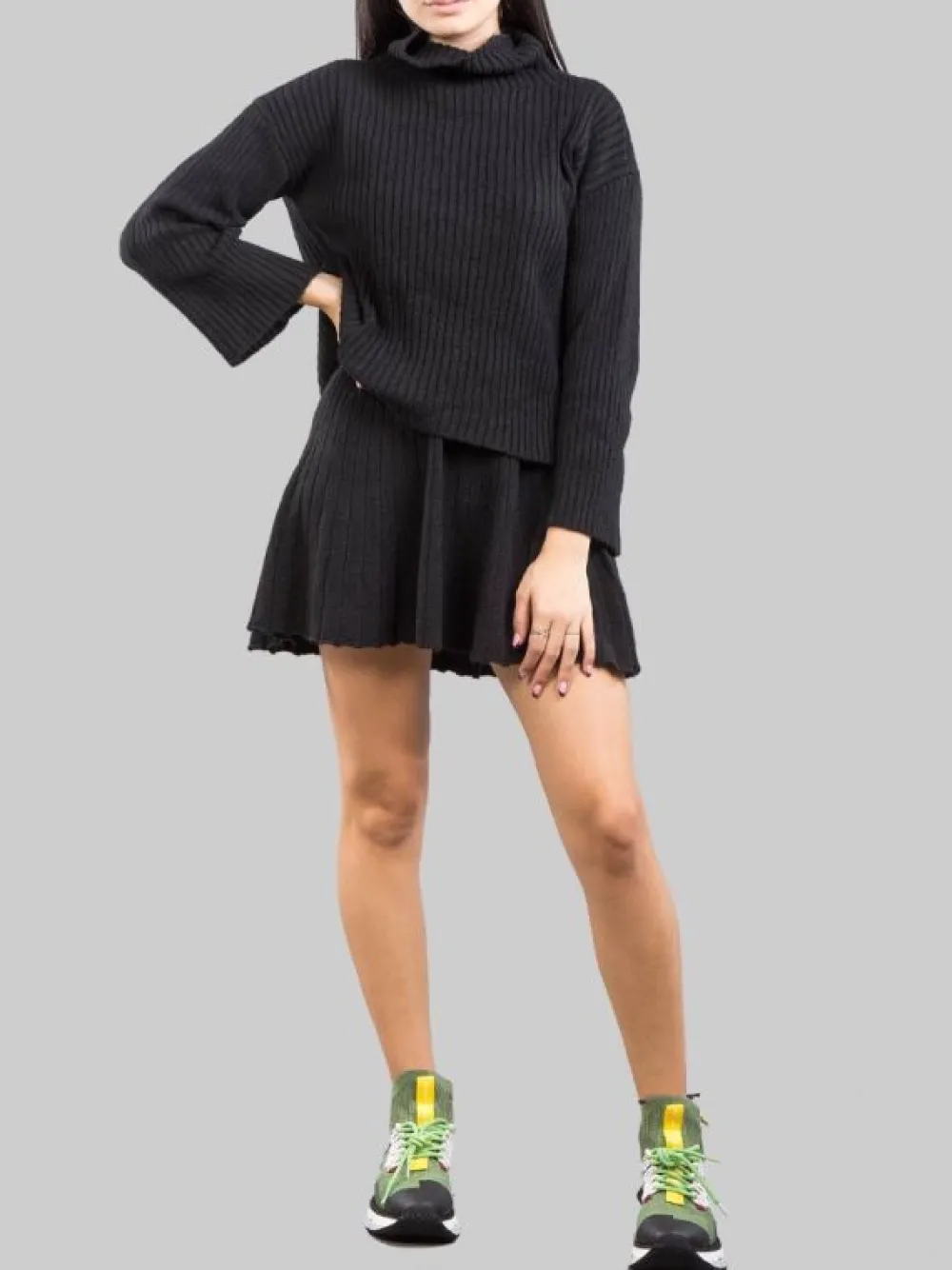 MAGLIA A COLLO ALTO NERA IN TESSUTO A COSTINE | AKEP Fashion