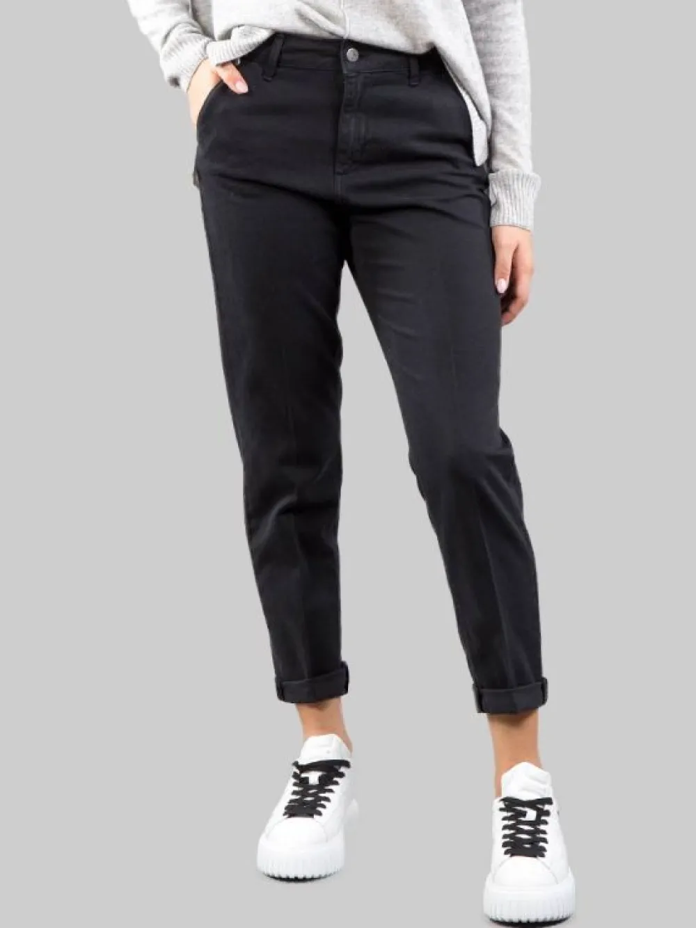 PANTALONI CHINO RELAXED NERI IN TESSUTO ELASTICIZZATO | CIGALA'S Fashion