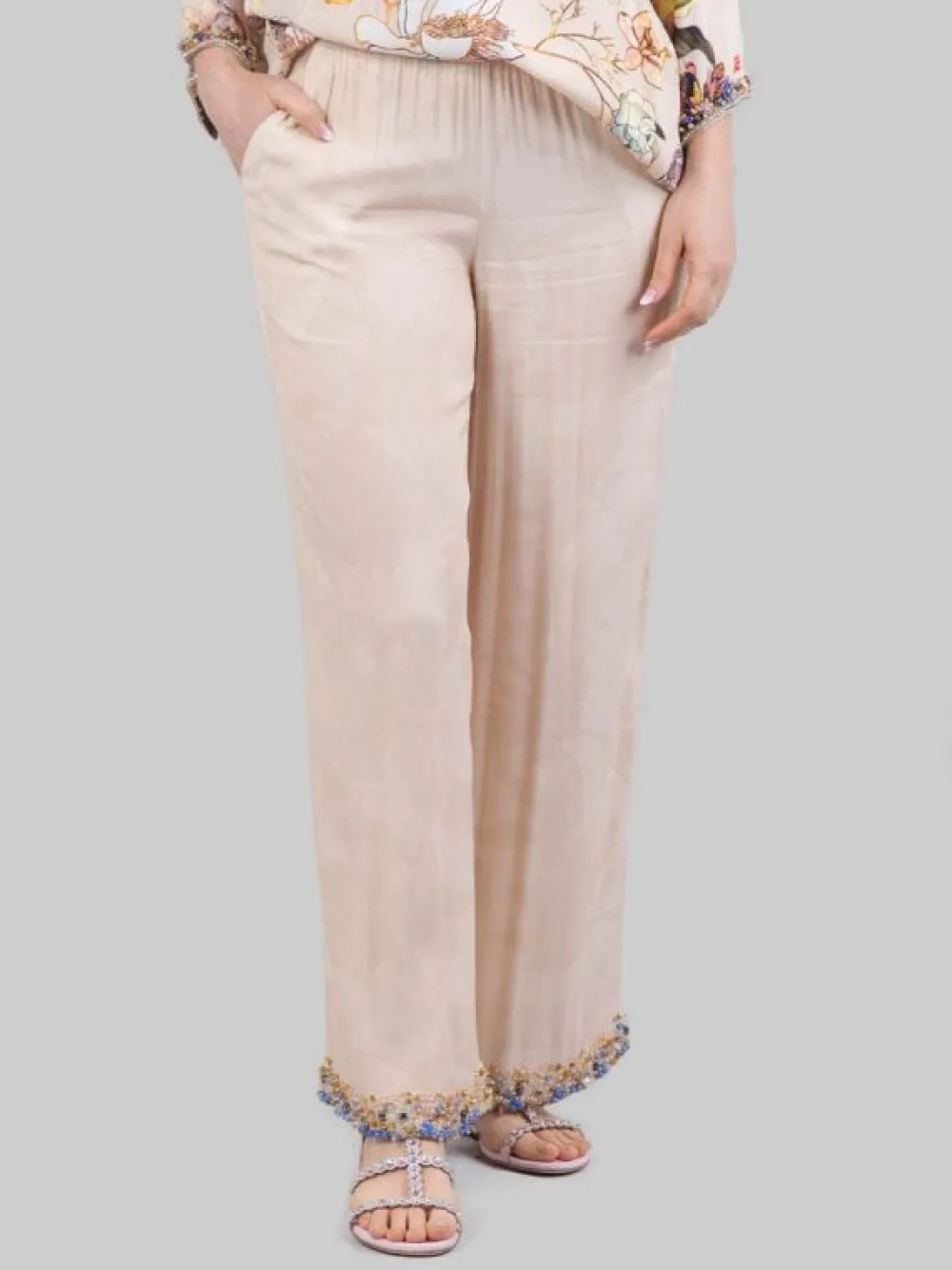 PANTALONI IN MISTO SETA SABBIA CON DECORAZIONI IN PERLINE, STRASS E PIETRE COLORATE | MIRIAM STELLA New