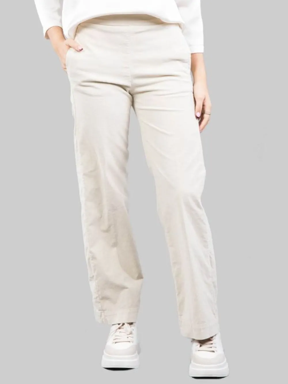 PANTALONI RELAXED CHINO A VITA ALTA IN VELLUTO ELASTICIZZATO | CIGALA'S New