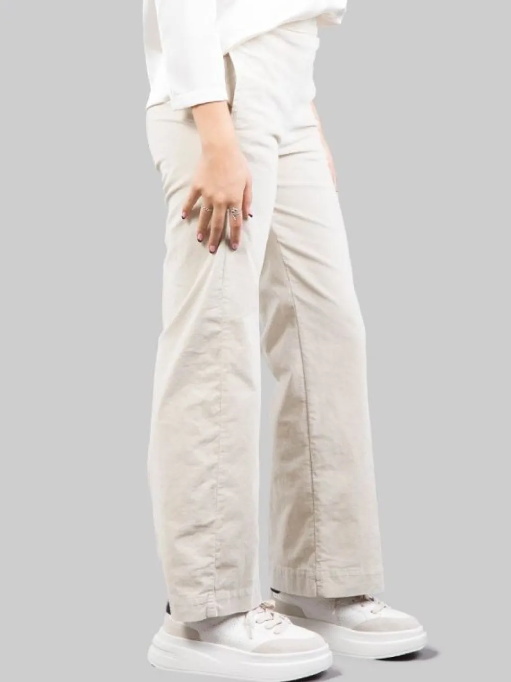 PANTALONI RELAXED CHINO A VITA ALTA IN VELLUTO ELASTICIZZATO | CIGALA'S New