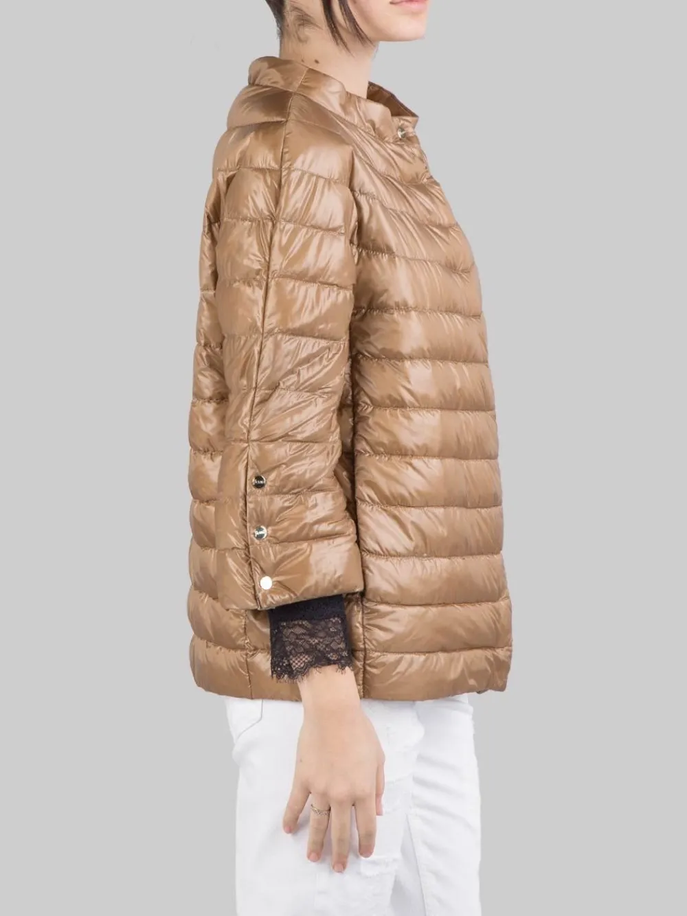 PIUMINO CORTO MODELLO CAPPA IN NYLON ULTRALEGGERO | HERNO Outlet