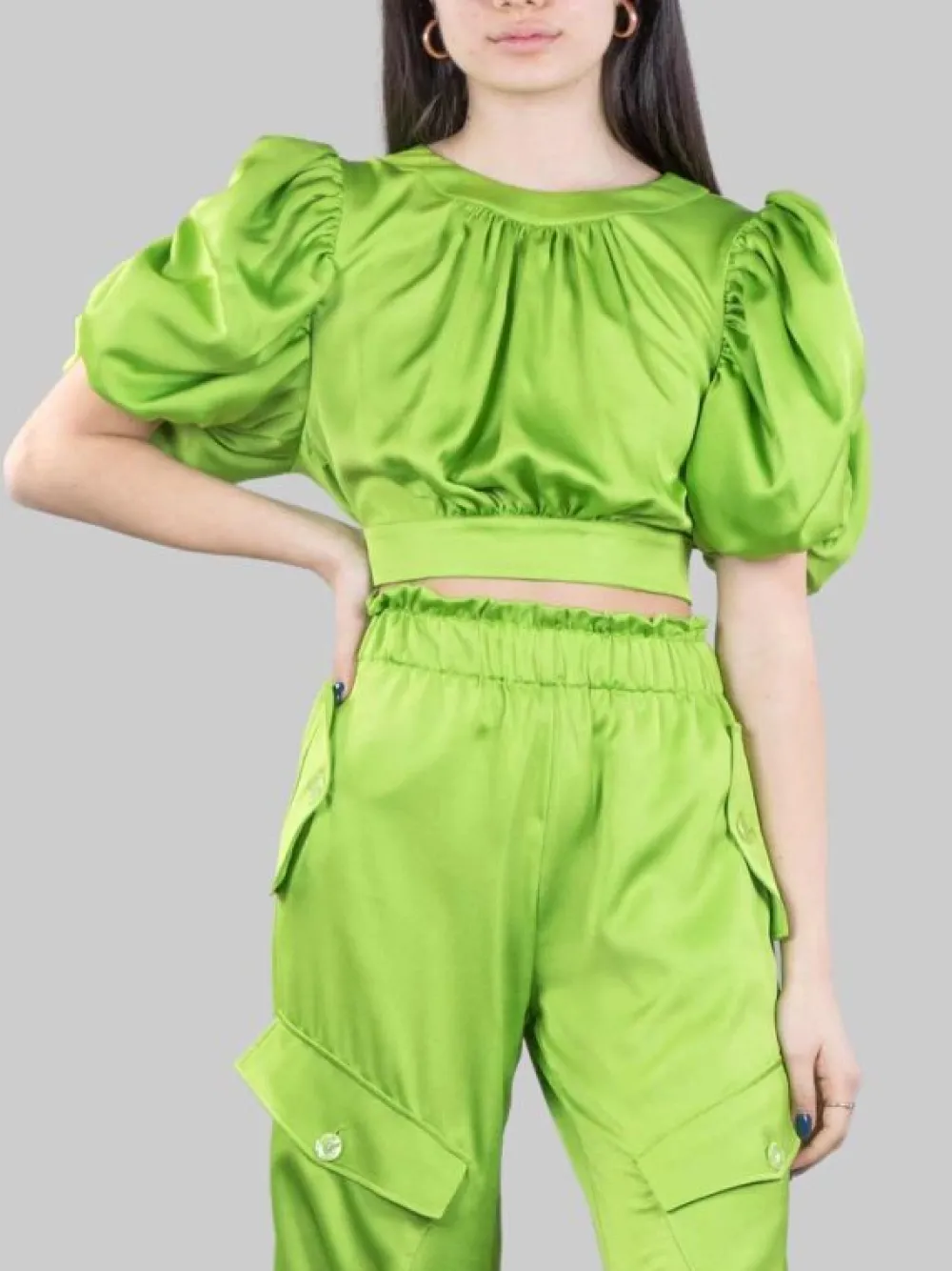 TOP CORTO IN RASO CON SCOLLATURA SULLA SCHIENA E MANICHE A PALLONCINO | GINA GORGEOUS Best